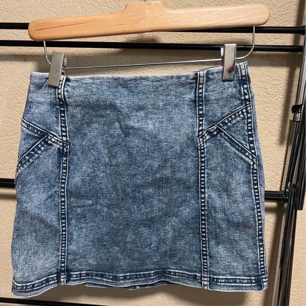jean distressed skirt - stretchy - elastic band and zipper in back